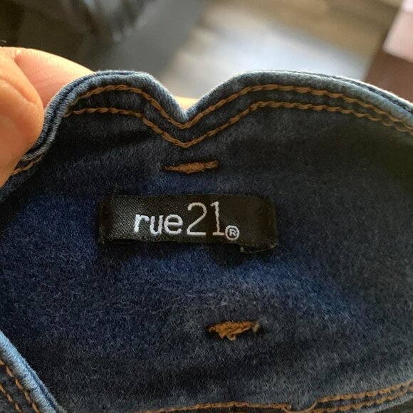 Casual Chic Rue 21 Curvy High Waisted Blue Denim Jean Shorts Size 9 / 10 - Picture 4 of 6